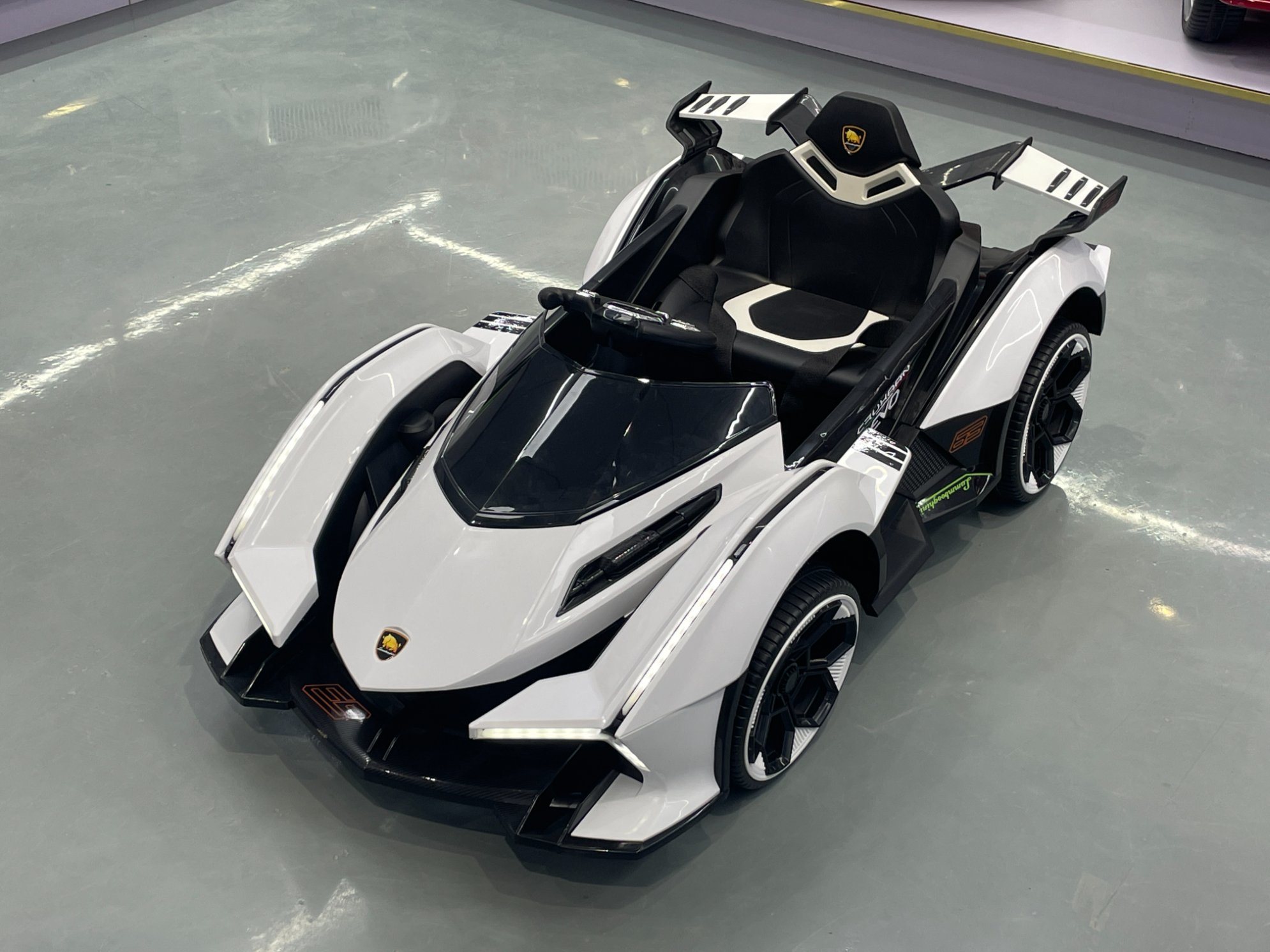 lamborghini v12 for kids